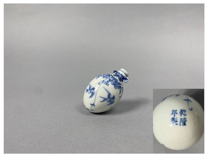 Chine - Flacon tabatière / vase de maitrise formant une amphore en céramique à…