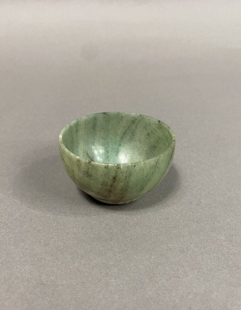 Chine - Petit bol imitant le jade - Poids: 50 g - H: 4cm - D: 6 cm
