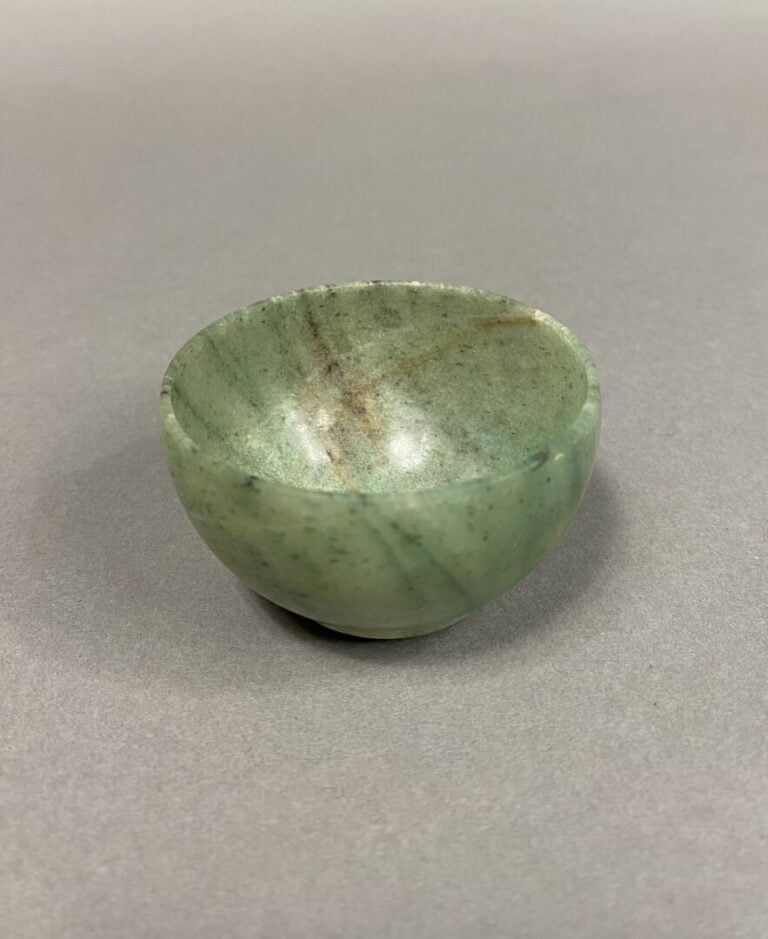 Chine - Petit bol imitant le jade - Poids: 50 g - H: 4cm - D: 6 cm