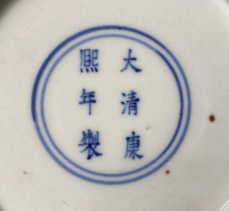 Chine - Pot à gingembre couvert en porcelaine émaillée à décor bleu blanc d'ani…