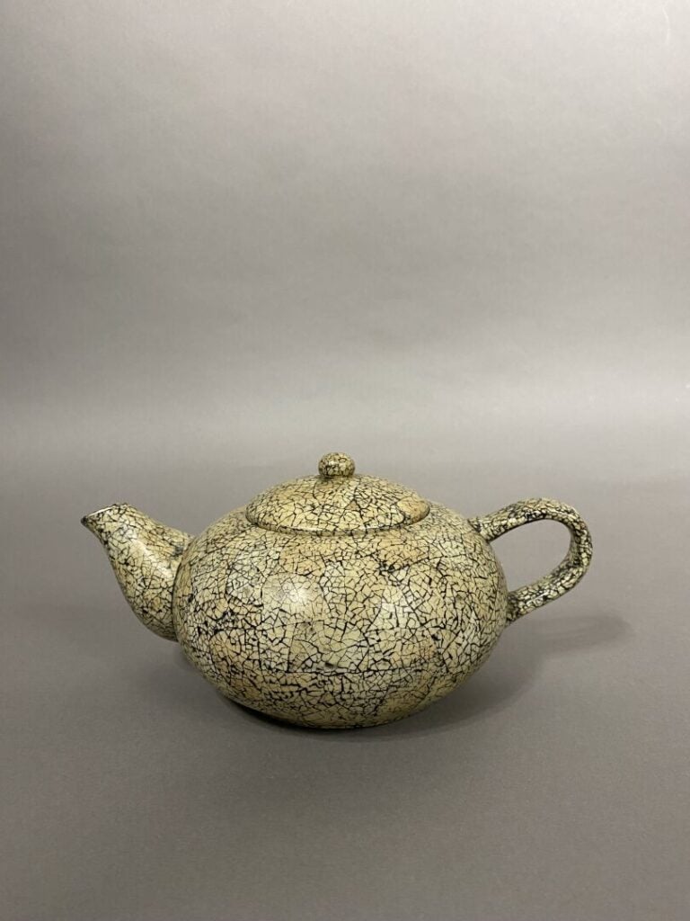 Chine - Théière en coquille d'oeuf de forme ronde - H : 8.5 cm