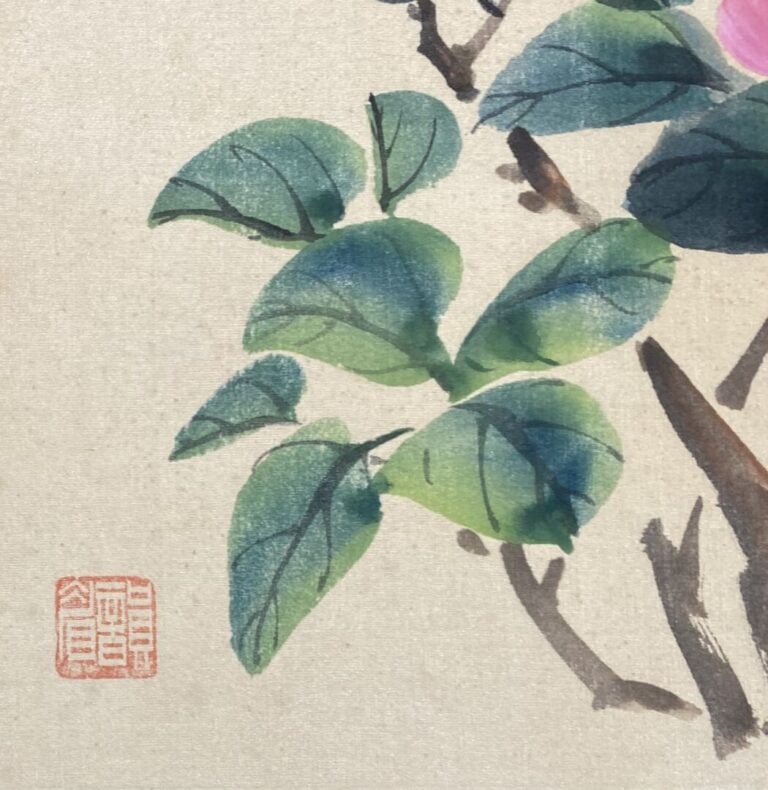 Ecole chinoise - Fleurs et papillons - Ensemble de deux peintures sur tissu - C…