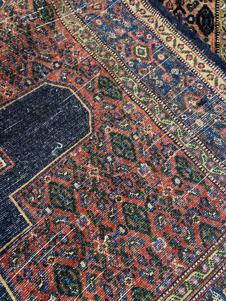 Iran, dans le style Seneh - Tapis en laine à décor de motifs géométriques dans…
