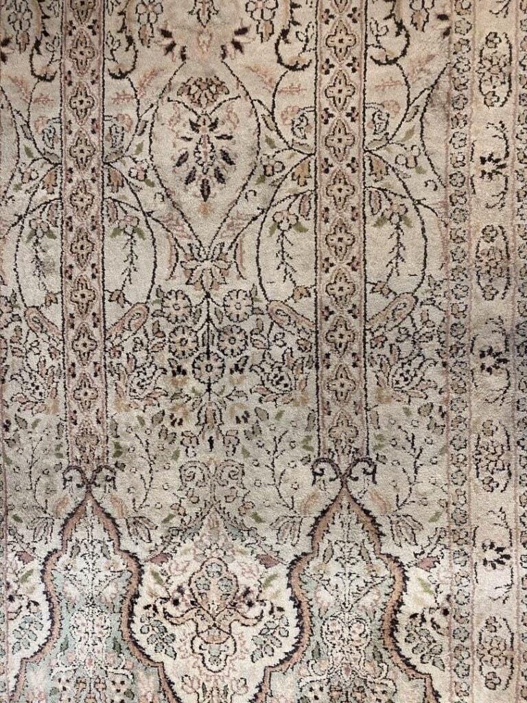 Iran, Ghoum - Ensemble de 3 tapis en laine à décor de paradis terrestre, rincea…