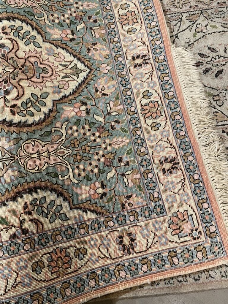 Iran, Ghoum - Ensemble de 3 tapis en laine à décor de paradis terrestre, rincea…