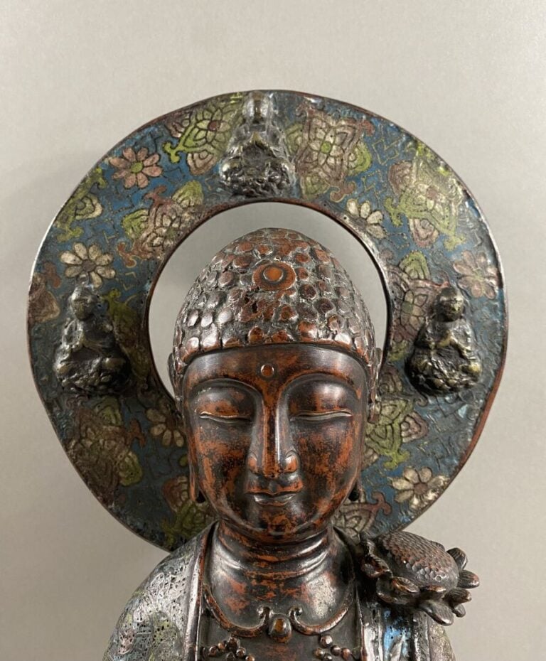 Japon - Fin XIXe siècle - Importante statue en bronze à patine brune et émaux c…