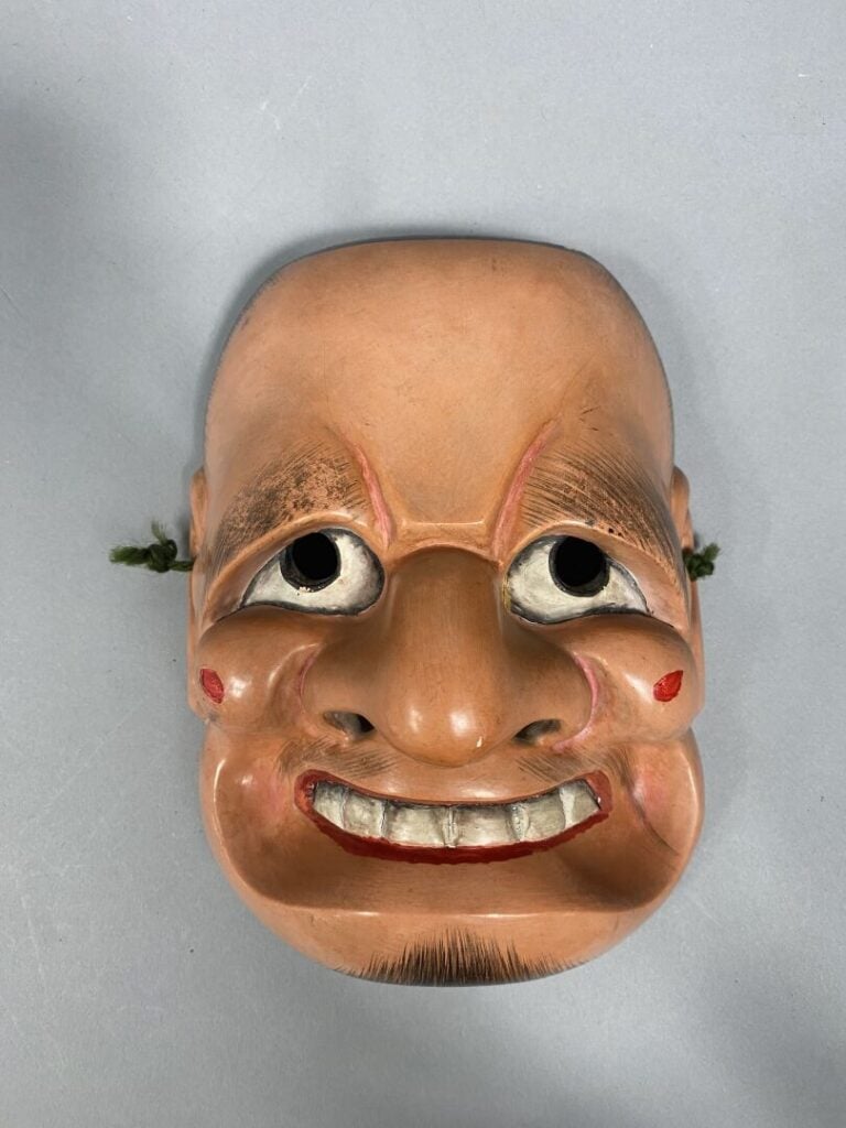 Japon - Masque du théâtre Nô ou Kyogen en bois sculpté et laqué, la carnation r…