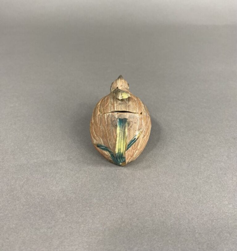Japon, MEIJI (1868-1912) - Petite verseuse/théière en grès émaillé polychrome d…