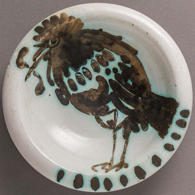 PABLO PICASSO (1881-1973) - Oiseau au ver - Cendrier rond en terre de faïence b…