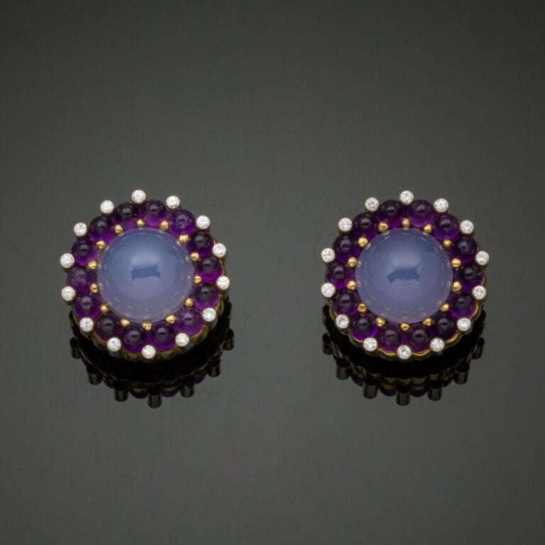 Paire de CLIPS d'OREILLES circulaires en or jaune et or gris (750‰) centré chac…