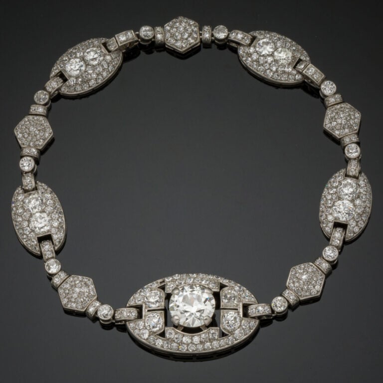 PARURE à transformation, comprenant un COLLIER détachable en deux BRACELETS en…