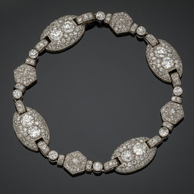 PARURE à transformation, comprenant un COLLIER détachable en deux BRACELETS en…