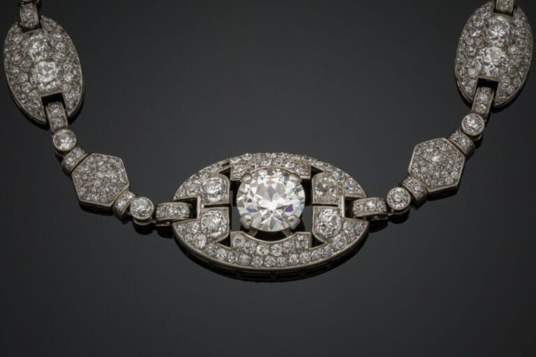 PARURE à transformation, comprenant un COLLIER détachable en deux BRACELETS en…