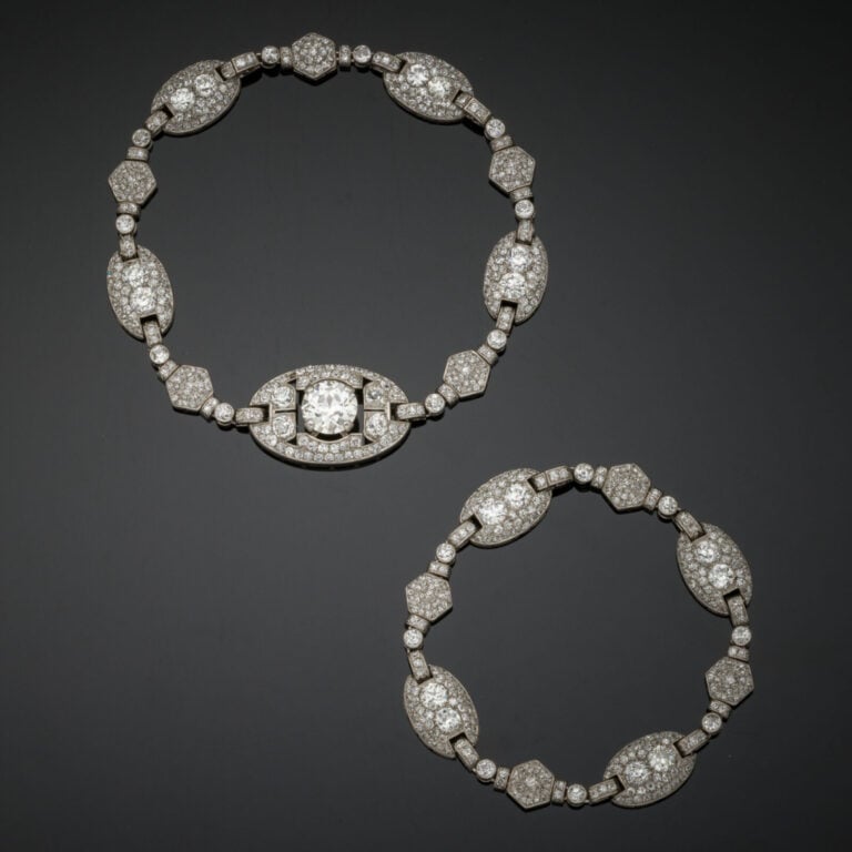 PARURE à transformation, comprenant un COLLIER détachable en deux BRACELETS en…