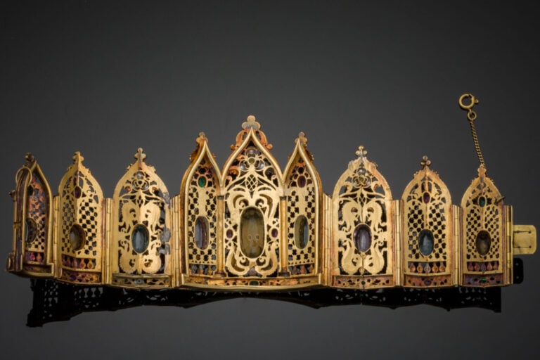 Rare et important BRACELET néo-gothique articulé or jaune (750‰) finement ajour…