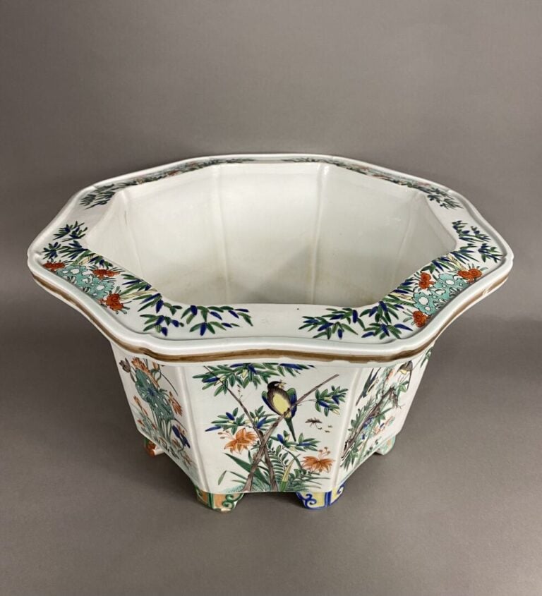 Samson, dans le goût de la Chine - Importante jardinière en porcelaine émaillée…