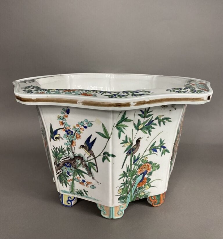 Samson, dans le goût de la Chine - Importante jardinière en porcelaine émaillée…