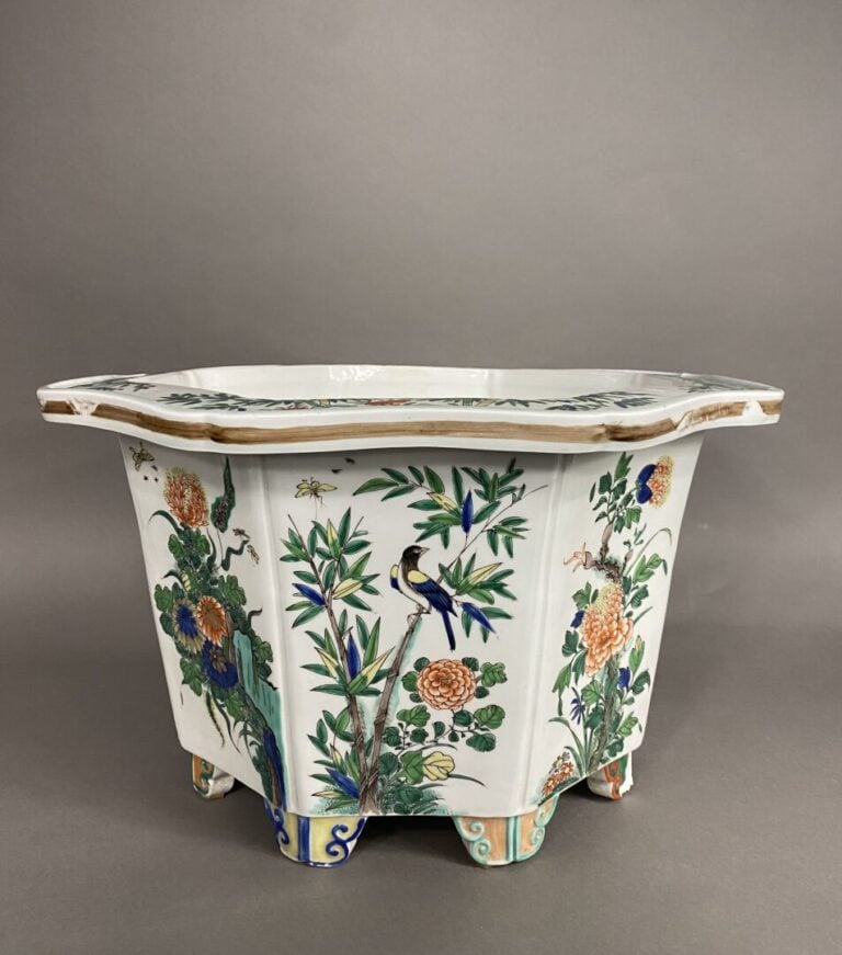 Samson, dans le goût de la Chine - Importante jardinière en porcelaine émaillée…