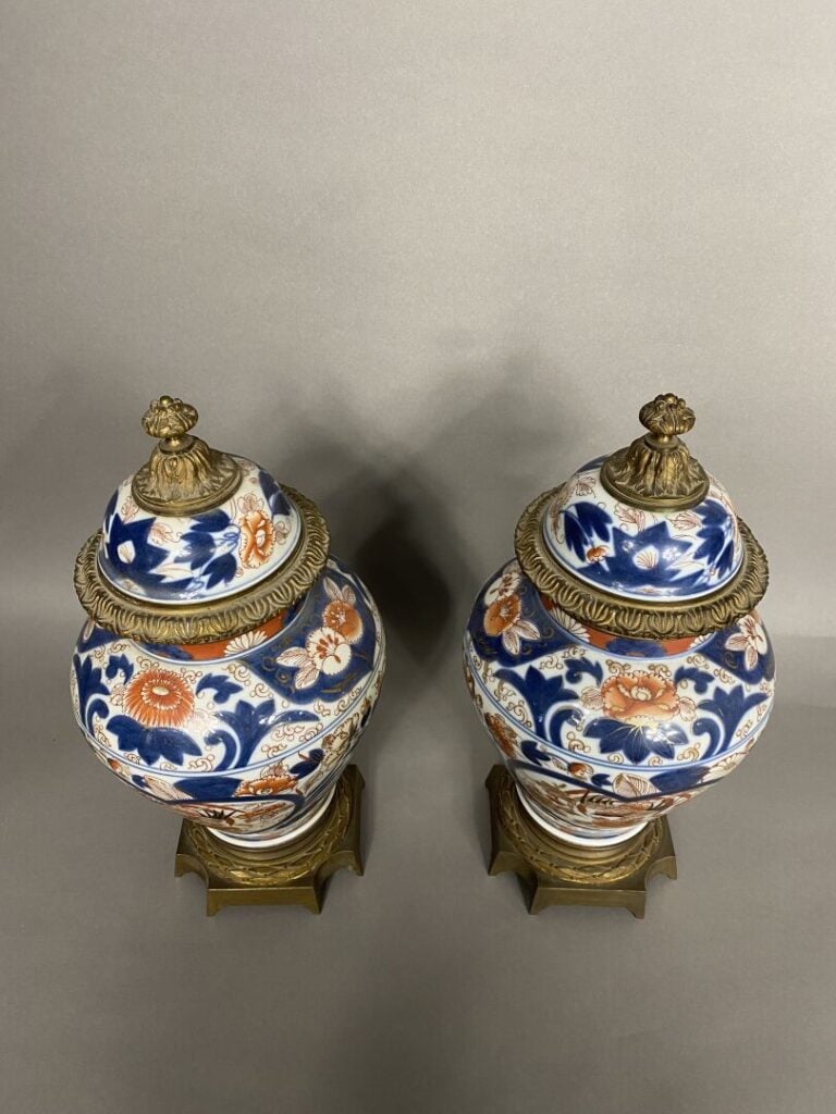Sanson, XIXe siècle - Paire de potiches balustres en porcelaine à décor en bleu…