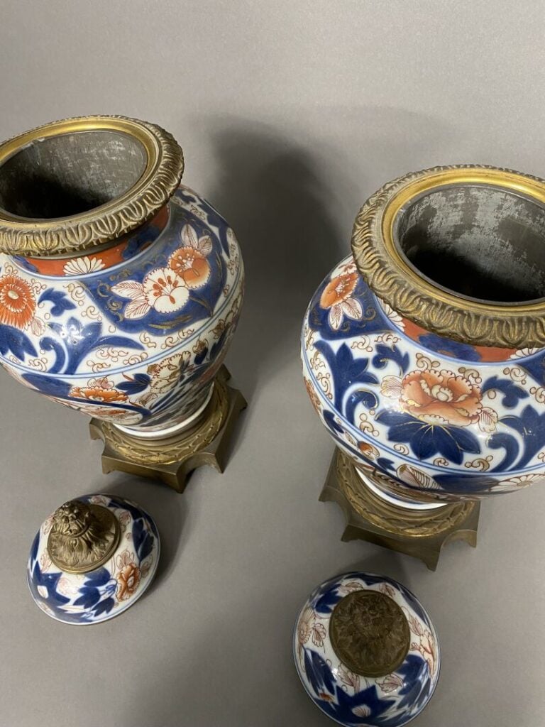 Sanson, XIXe siècle - Paire de potiches balustres en porcelaine à décor en bleu…