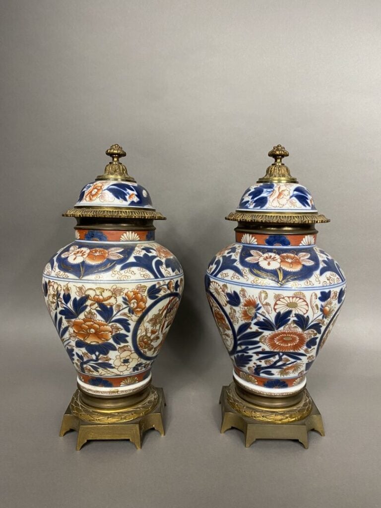 Sanson, XIXe siècle - Paire de potiches balustres en porcelaine à décor en bleu…