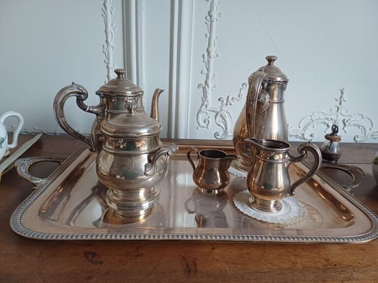 SERVICE A THE CAFE en argent (950 ‰) à motif coquilles et anses feuillagées ; b…