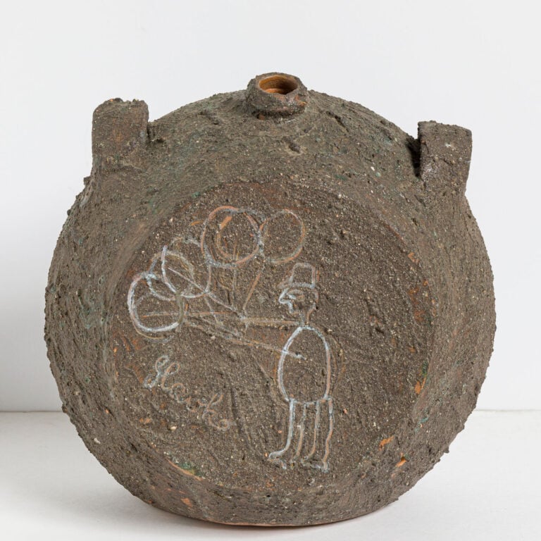SLAVKO KOPAČ (1913-1995) - Cruche - Terre cuite émaillée, avec décor de personn…