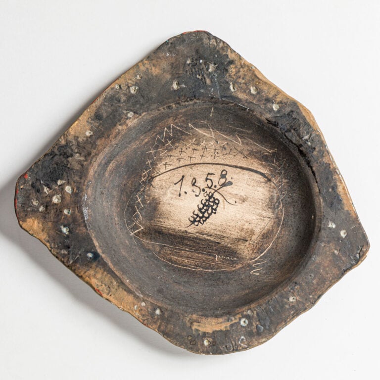 SLAVKO KOPAČ (1913-1995) - Grappe de raisins,1958 - Vide poche en terre cuite p…