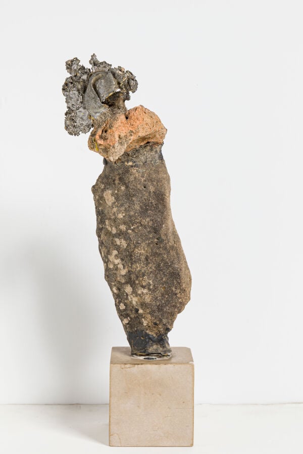 SLAVKO KOPAČ (1913-1995) - Oiseau à la couronne, 1960 - Pierre et plomb, signé…
