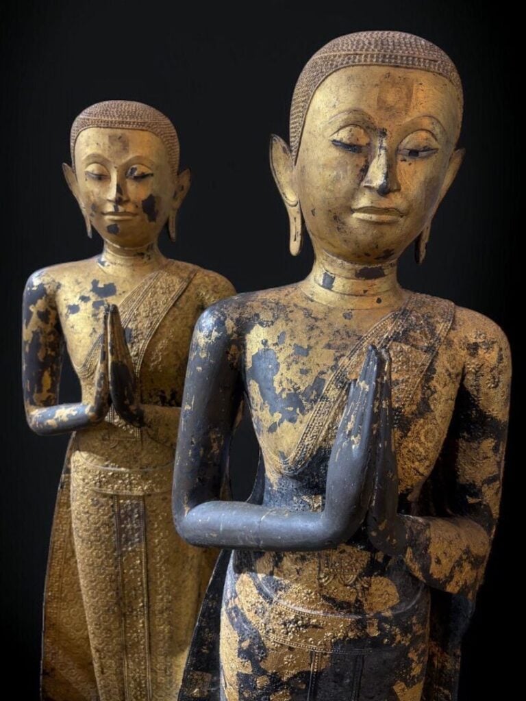 Thaïlande, Rattanakosin - Importante paire de bouddha en bronze laqué or représ…