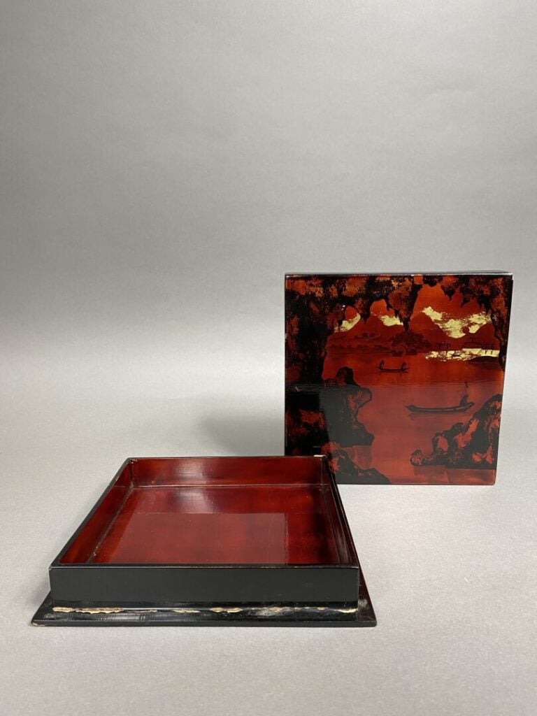 Vietnam - Plateau de forme rectangulaire en bois laqué à décor de poissons roug…
