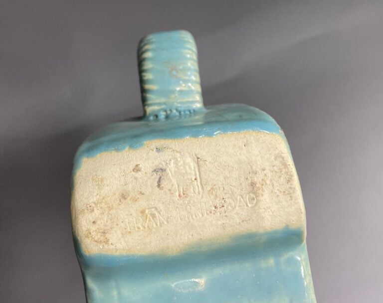 Vietnam - Théière en grès émaillé vert en forme d'idéogramme du bonheur ornée d…