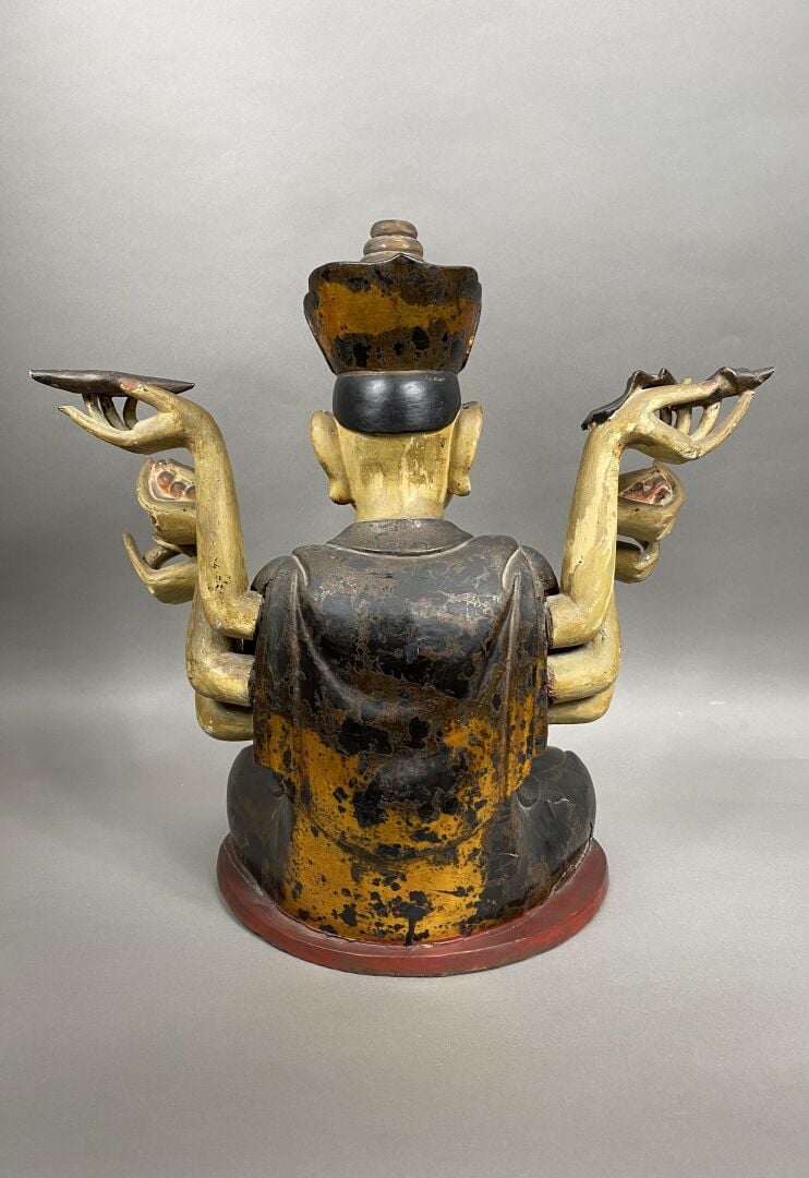 Vietnam, XIXe siècle - Statue en bois sculpté et laqué polychrome d'un bodhisat…