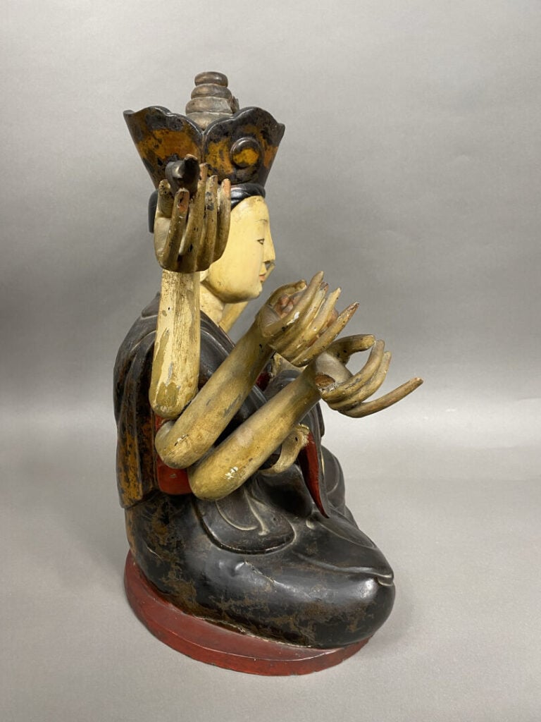Vietnam, XIXe siècle - Statue en bois sculpté et laqué polychrome d'un bodhisat…