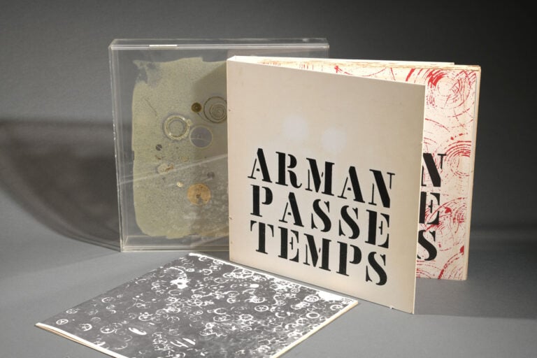 Armand FERNANDEZ dit ARMAN (1928-2005) - Passe-Temps - Ouvrage sérigraphié avec…