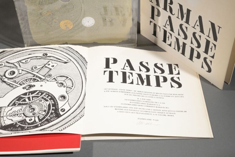Armand FERNANDEZ dit ARMAN (1928-2005) - Passe-Temps - Ouvrage sérigraphié avec…