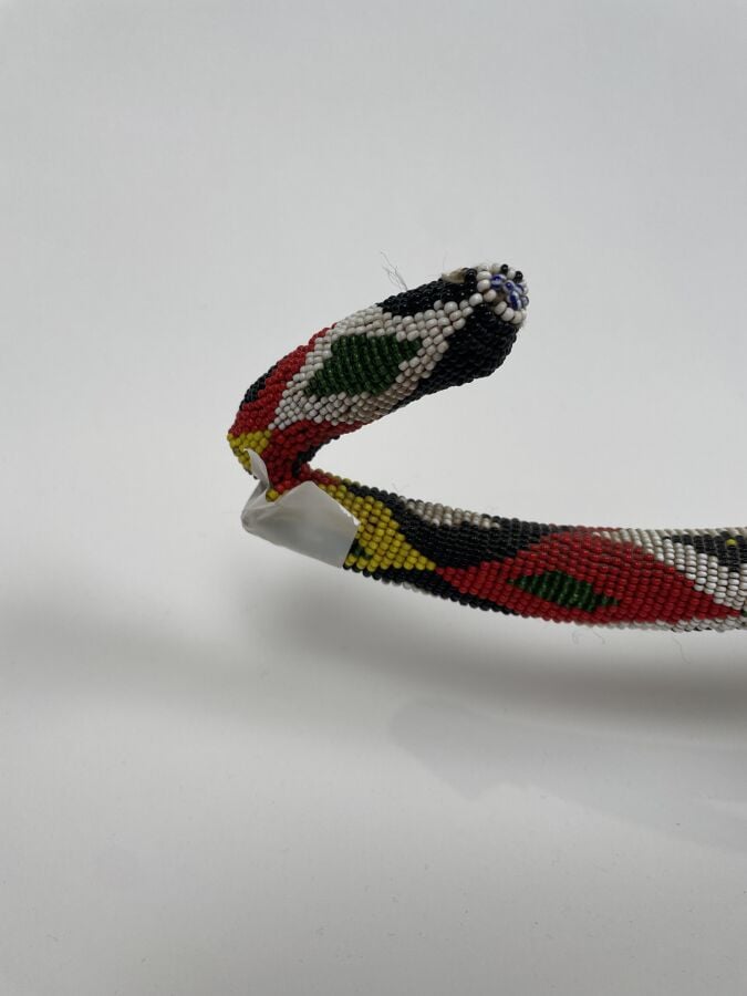 BAMILEKE , CAMEROUN - Grand lézard perlé (Accidents à la queue) - Dim : 0.96 cm…