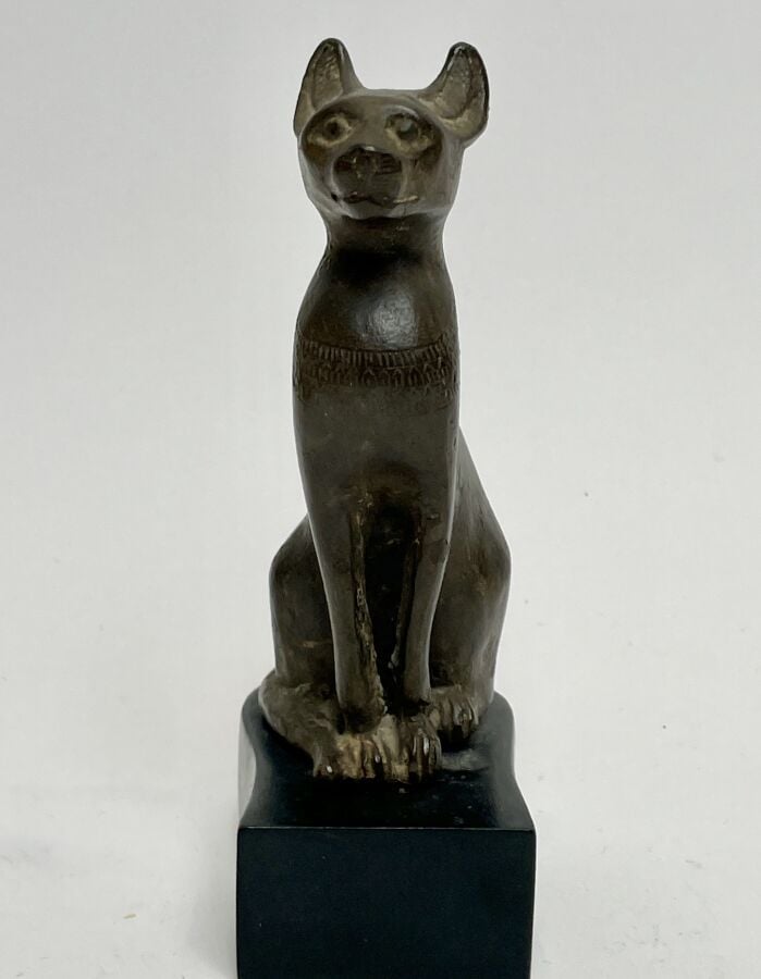 CHAT - Sculpture en bois de style égyptien - Hauteur : 15 cm - - Lot à retirer…