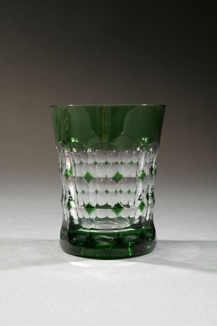 Christian LACROIX - Ensemble de 6 verres à eau en cristal taillé doublé rouge,…