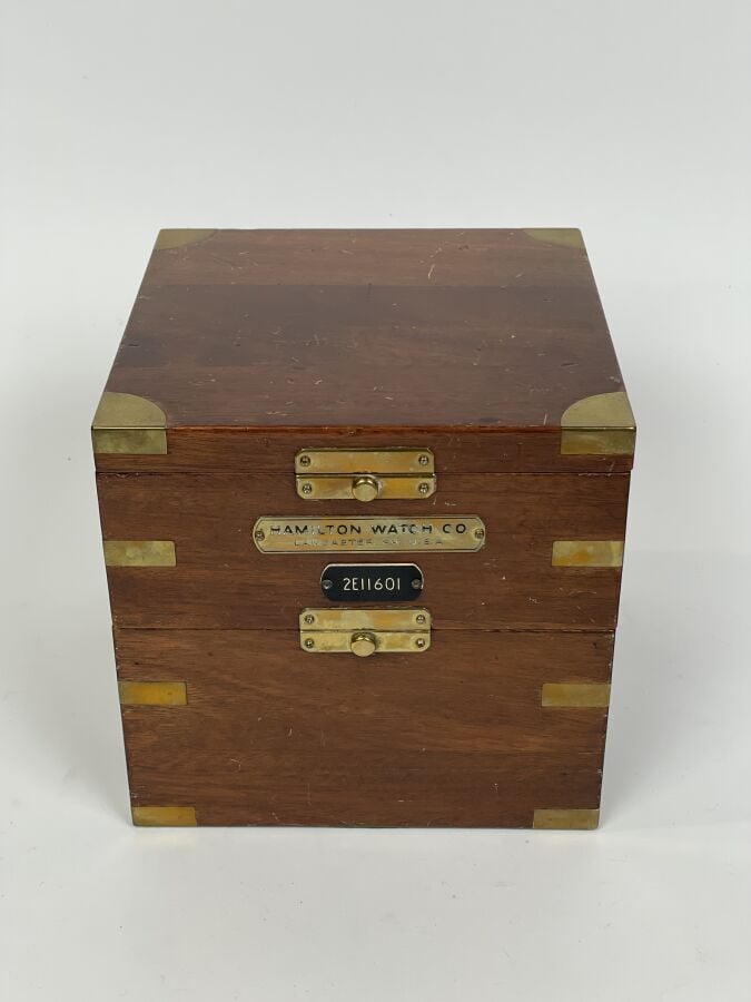 CHRONOMETRE de marine N° 2E11601 de marque HAMILTON, 2 jours de réserve de marc…