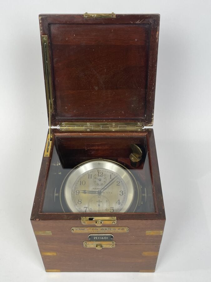 CHRONOMETRE de marine N° 2E11601 de marque HAMILTON, 2 jours de réserve de marc…