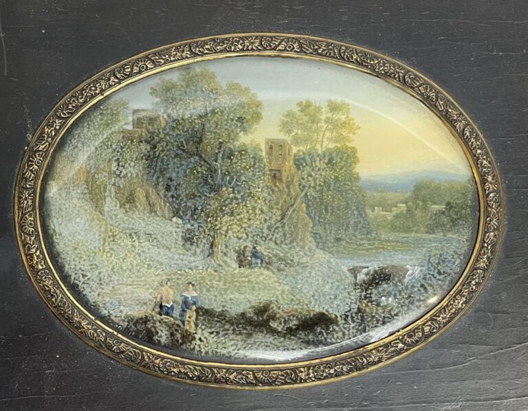 COFFRET en bois noirci orné sur le couvercle d'un paysage animé dans un ovale c…