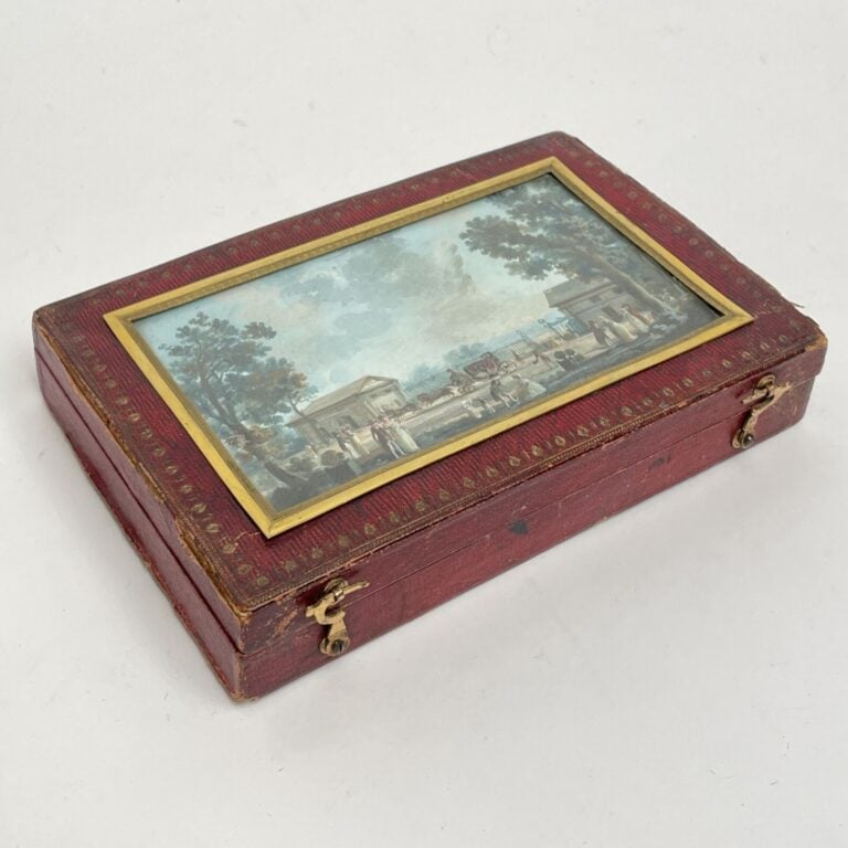 COFFRET recouvert de cuir rouge gaufré doré au fer ; le couvercle à décor d'une…
