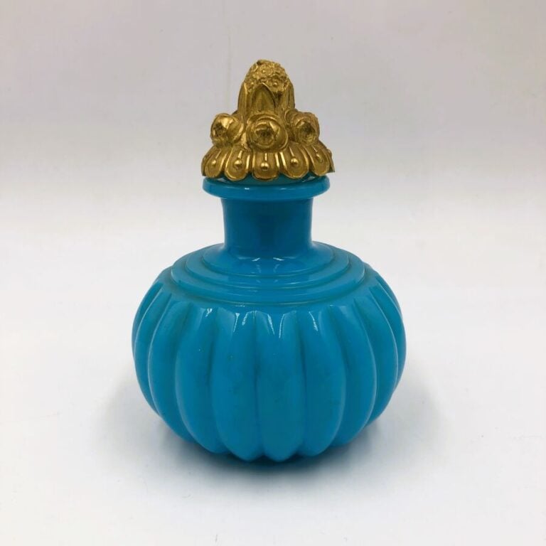 Lithophanie en porcelaine moulée a sujet de femmes et d'enfants. Fin du XIXe s.…