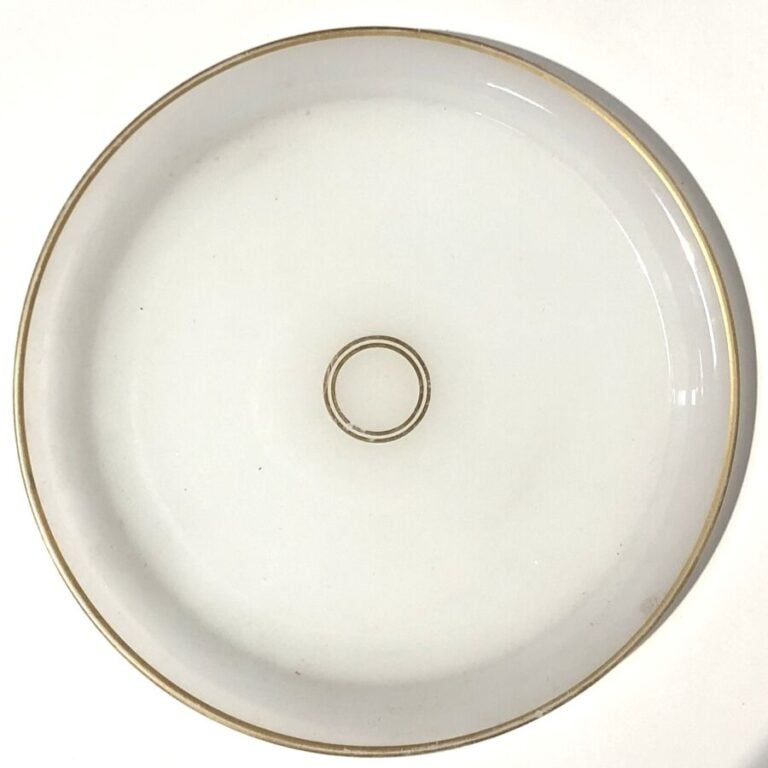 Lot comprenant : - 1°/ quatre plateaux (deux en opaline bleue, un en opaline pâ…
