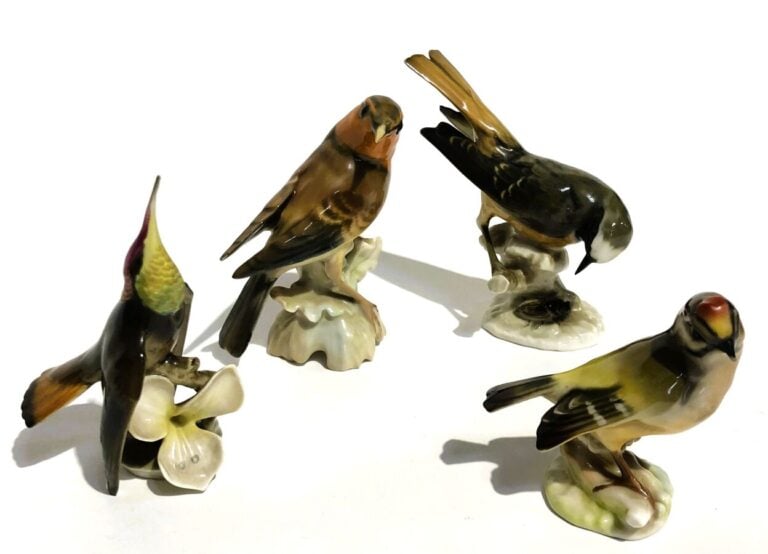 Lot d'oiseaux en porcelaine comprenant : - SAXE - Manufacture Karl Ens - Deux o…