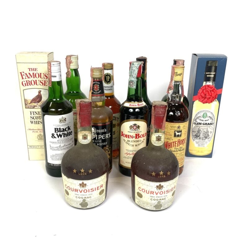 LOT DE 12 BOUTEILLES DE WHISKY dont : Kentucky colonel, 100 Pipers, Match Whisk…