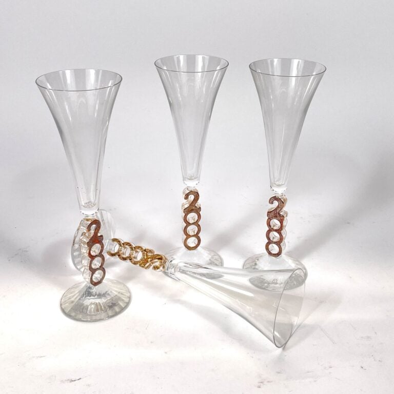 Lot de VERRERIES : - - - Mats Jonasson, Sweden : SALADIER en verre dépoli en fo…
