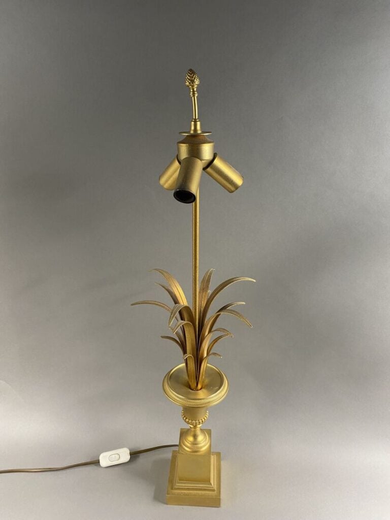 Maison CHARLES, dans le goût de - Lampe "Médicis" en métal doré - Vers 1970 - H…