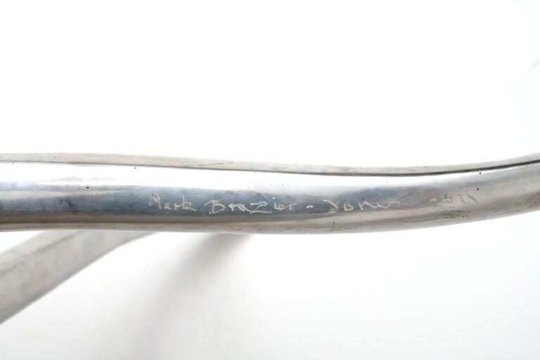 Mark BRAZIER-JONES (Né en 1956) - Table basse, plateau circulaire en verre repo…